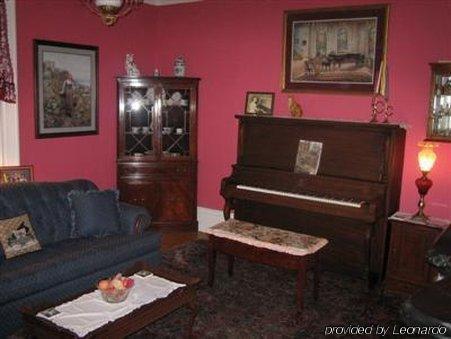 A Seafaring Maiden Bed And Breakfast Granville Ferry Room photo